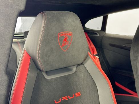 Used 2024 Lamborghini Urus Performante AWD/4WD image 25
