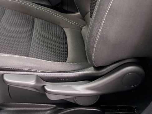 Used 2022 Chevrolet Bolt EUV LT image 17