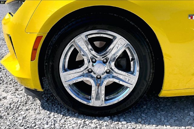 Used 2018 Chevrolet Camaro LT RWD image 8