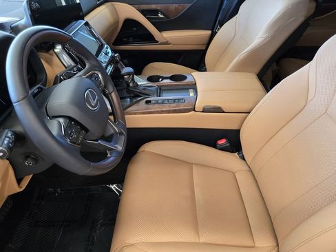 Used 2026 Lexus LX 600 4WD w/ Luxury Package image 13
