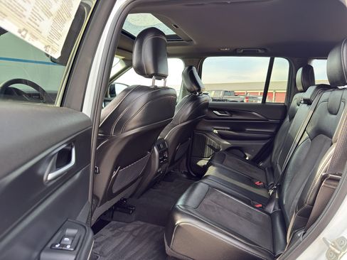 Used 2024 Jeep Grand Cherokee Altitude image 29