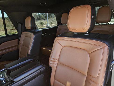 Used 2020 Lincoln Navigator Reserve w/ Luxury Package image 27