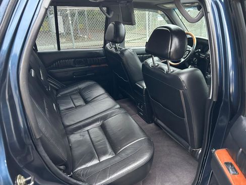 Used 2002 INFINITI QX4 4WD w/ (X03) Heated Seats Pkg image 17