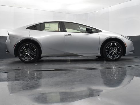 Used 2026 Toyota Prius XLE image 40