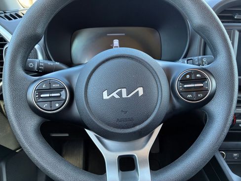 Used 2025 Kia Soul LX w/ LX Technology Package FWD image 21
