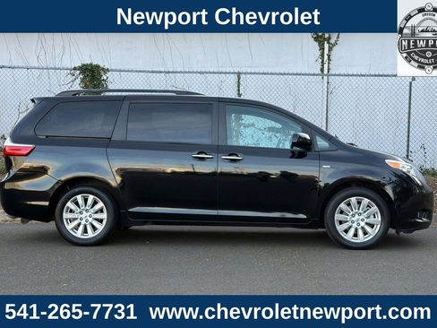 Used 2017 Toyota Sienna image 3