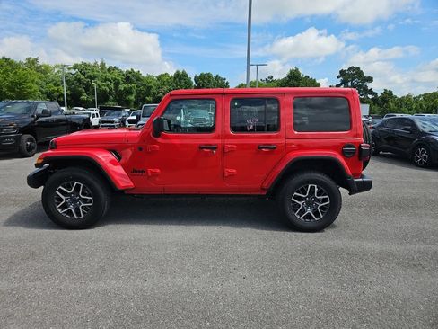 Used 2025 Jeep Wrangler Unlimited Sahara AWD/4WD image 4