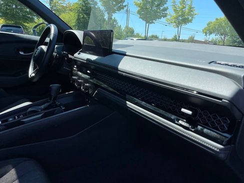 Used 2025 Honda Accord Sport image 33