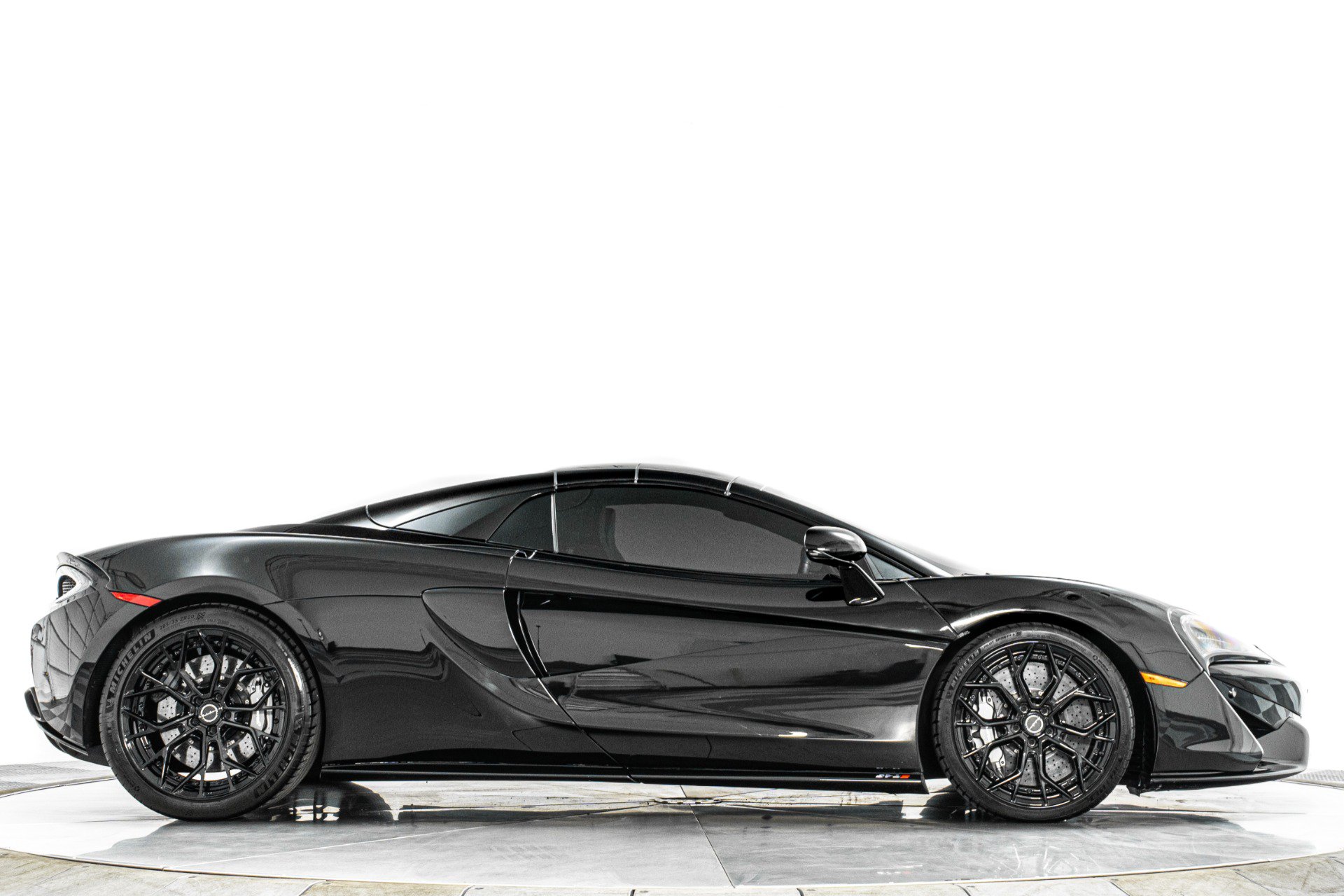 Used 2020 McLaren 570S Spider RWD image 16