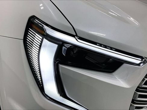 Used 2025 GMC Acadia Denali FWD image 35