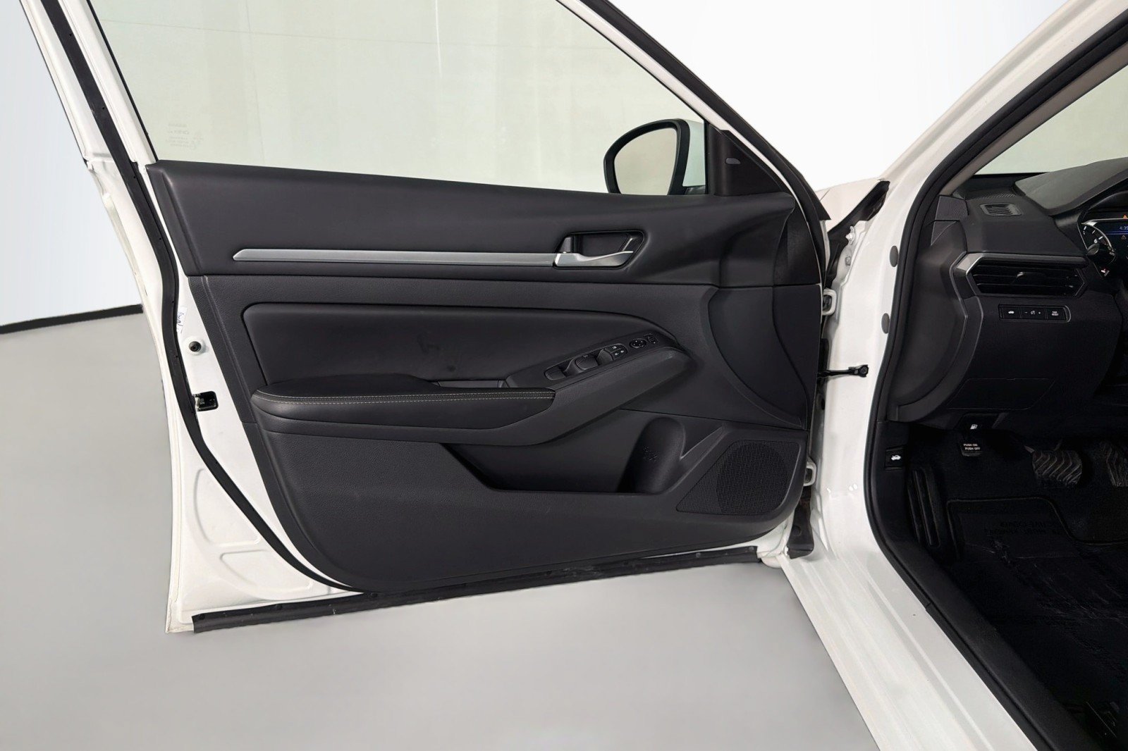 Used 2022 Nissan Altima 2.5 SV FWD image 23