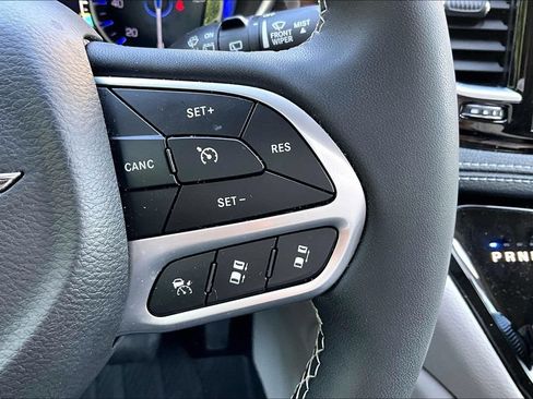 Used 2023 Chrysler Pacifica Limited w/ Uconnect Theater Family Group AWD/4WD image 12