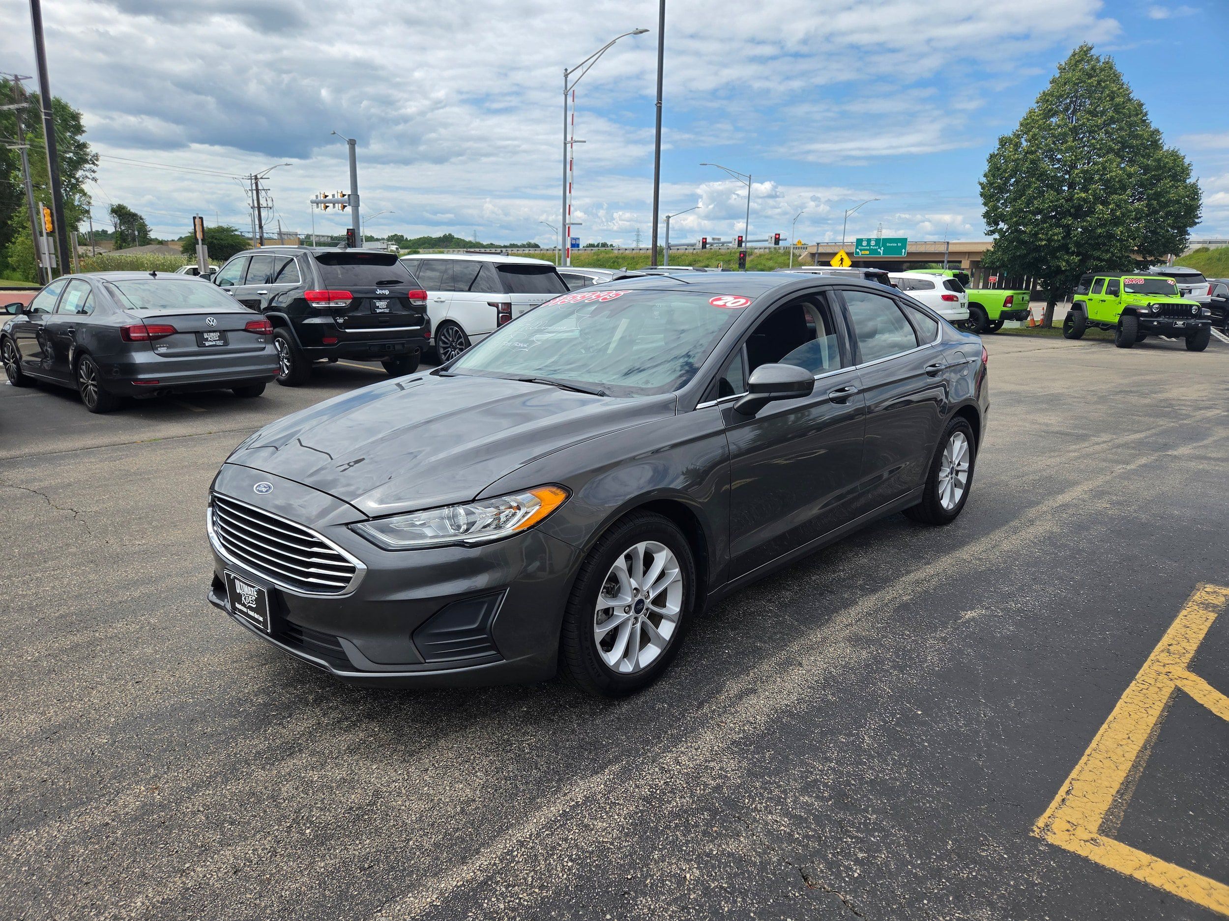 Used 2020 Ford Fusion SE FWD image 3