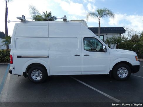 Used 2021 Nissan NV 3500 SV image 2