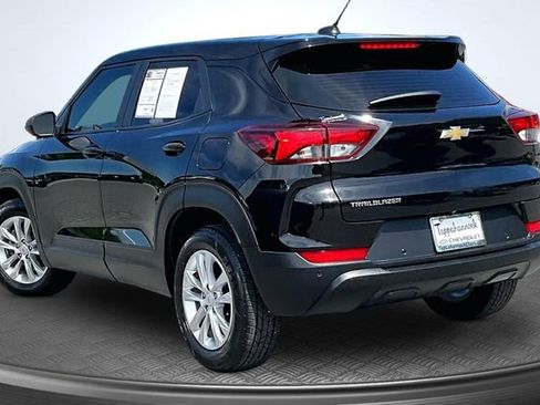 Used 2021 Chevrolet TrailBlazer LS FWD image 4