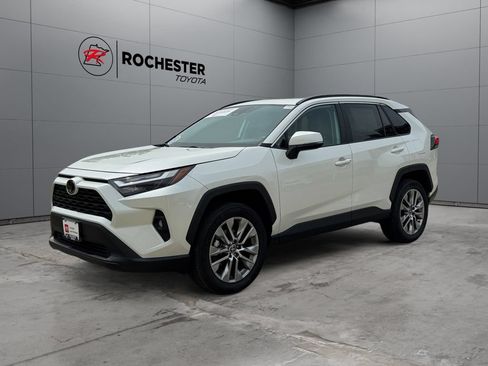 Used 2022 Toyota RAV4 XLE Premium AWD/4WD image 7