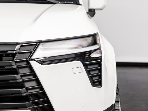 Used 2025 Lexus GX 550 w/ Cold Area Package AWD/4WD image 5