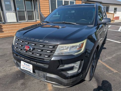 Used 2017 Ford Explorer XLT w/ Equipment Group 202A FWD image 2