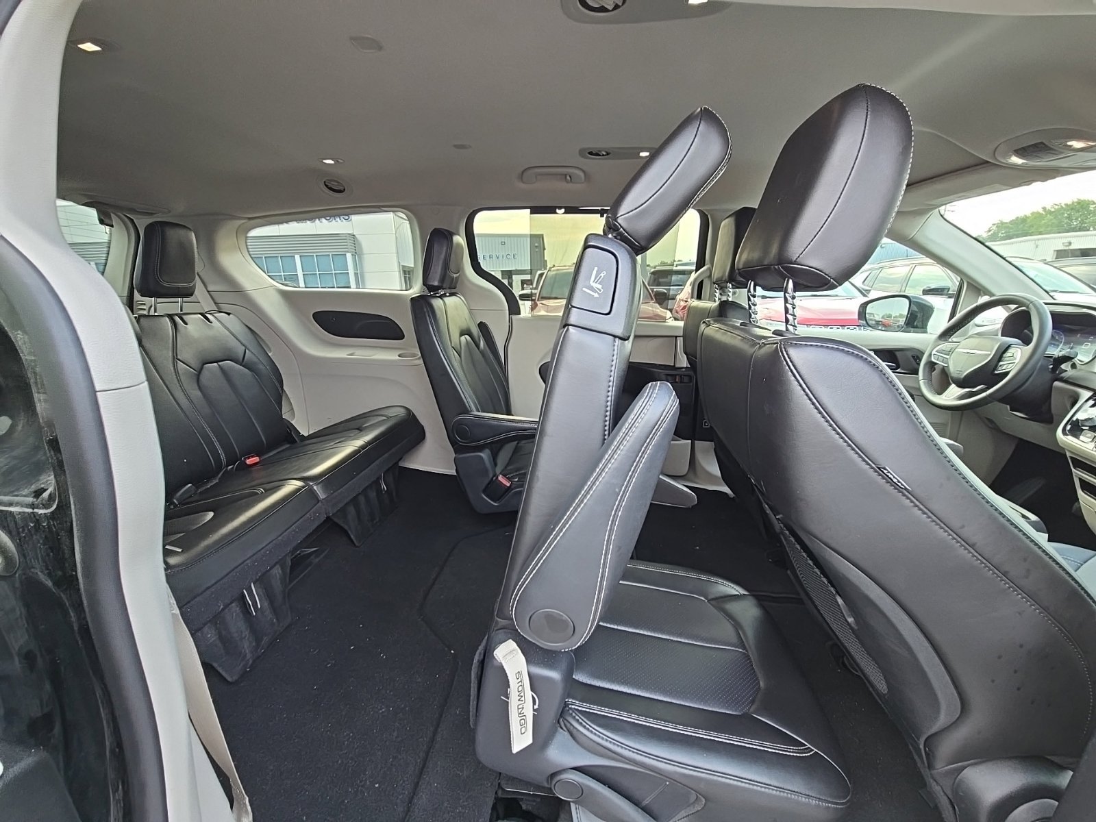 Used 2024 Chrysler Pacifica Touring-L FWD image 42