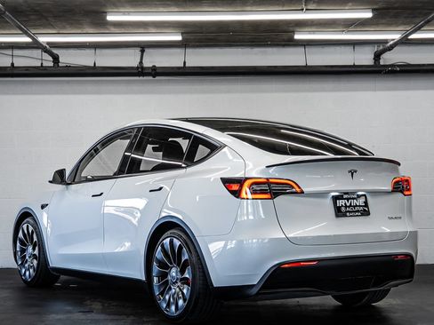 Used 2023 Tesla Model Y Performance AWD/4WD image 3