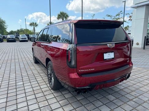 Certified 2024 Cadillac Escalade ESV V AWD/4WD image 5