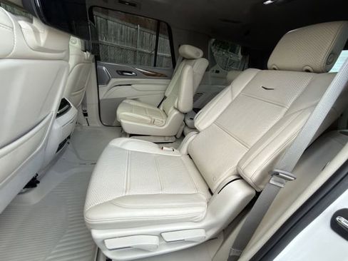 Used 2023 Cadillac Escalade Sport Platinum w/ LPO, Floor Liner Package AWD/4WD image 32