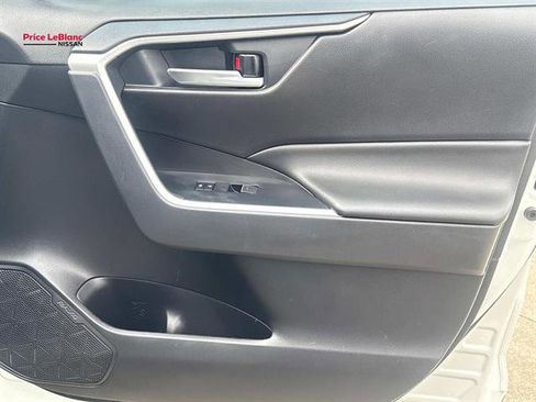 Used 2025 Toyota RAV4 XLE FWD image 13