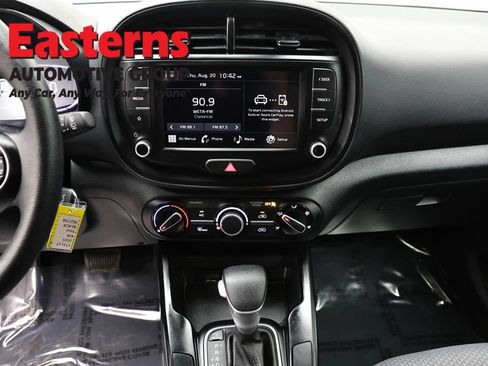 Used 2025 Kia Soul LX w/ LX Technology Package FWD image 17