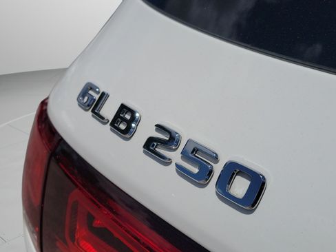 Used 2023 Mercedes-Benz GLB 250 image 32