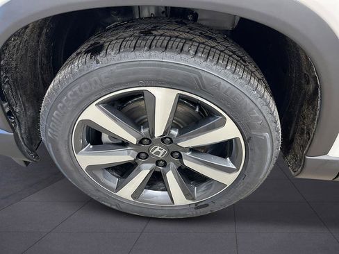 New 2025 Honda Pilot Touring image 11