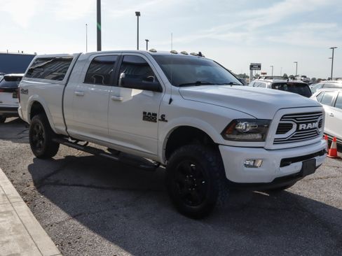Used 2018 RAM 2500 Laramie w/ Sport Appearance Group AWD/4WD image 3
