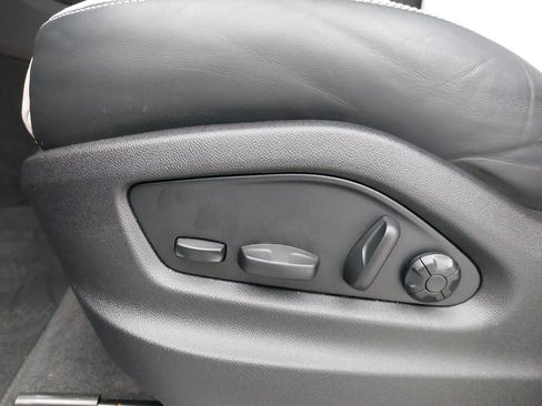 Certified 2026 Porsche Cayenne AWD/4WD image 31