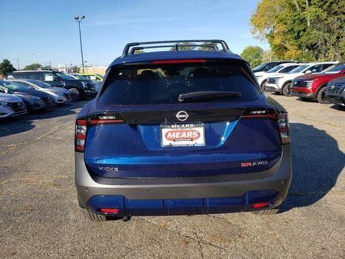 New 2026 Nissan Kicks SR w/ SR Premium Package AWD/4WD image 5