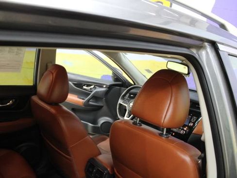 Used 2017 Nissan Rogue SL AWD/4WD image 10
