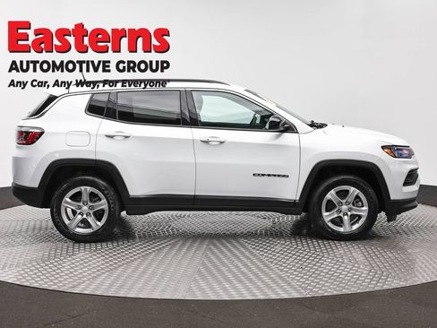 Used 2024 Jeep Compass Latitude AWD/4WD image 4