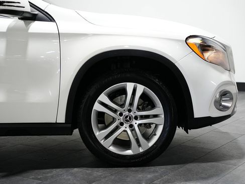 Used 2019 Mercedes-Benz GLA 250 SUV image 5