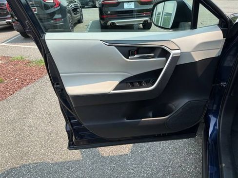 Used 2022 Toyota RAV4 XLE w/ Convenience Package AWD/4WD image 11