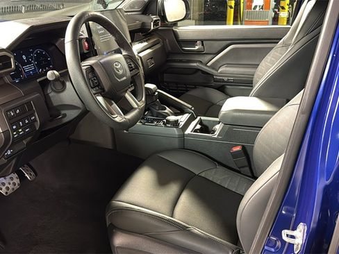 Used 2025 Toyota Tacoma TRD Sport image 24