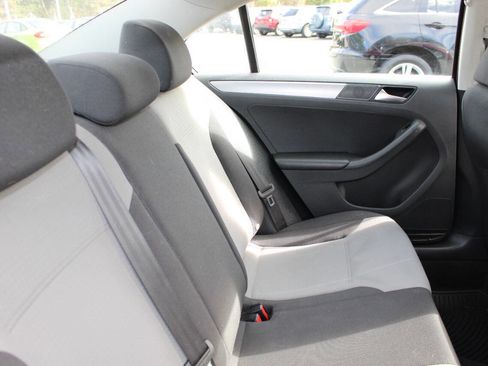 Used 2017 Volkswagen Jetta S image 16