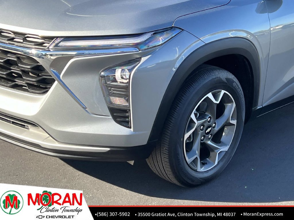 Certified 2024 Chevrolet Trax LT FWD image 9