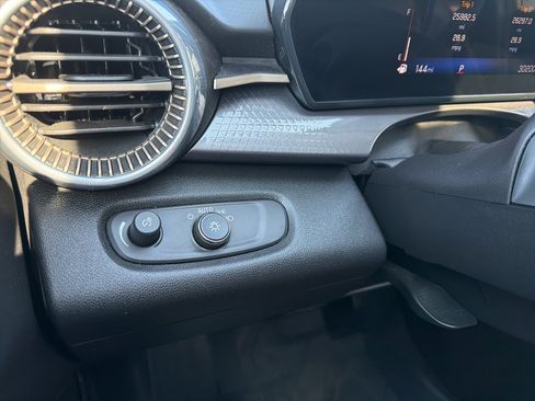 Used 2024 Chevrolet Trax ACTIV w/ Sunroof Package FWD image 36