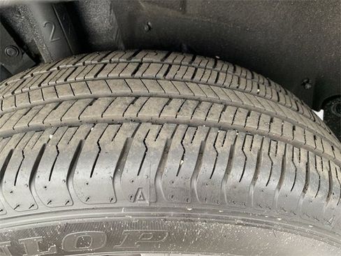 Used 2025 Toyota RAV4 XLE image 36