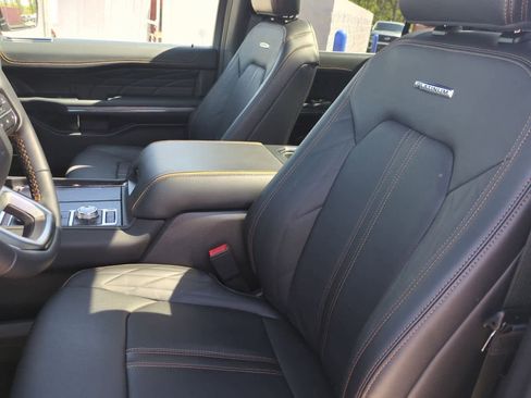 Used 2024 Ford Expedition Platinum image 16