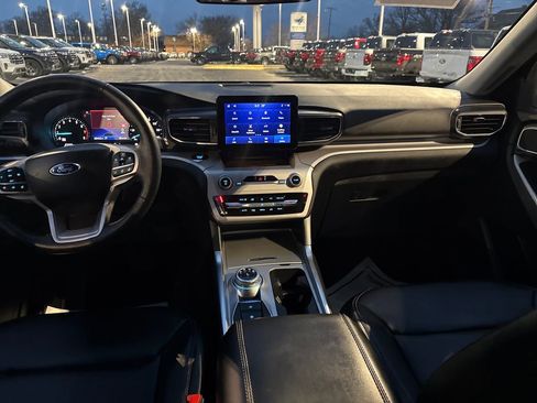 Used 2023 Ford Explorer XLT w/ Equipment Group 202A image 18