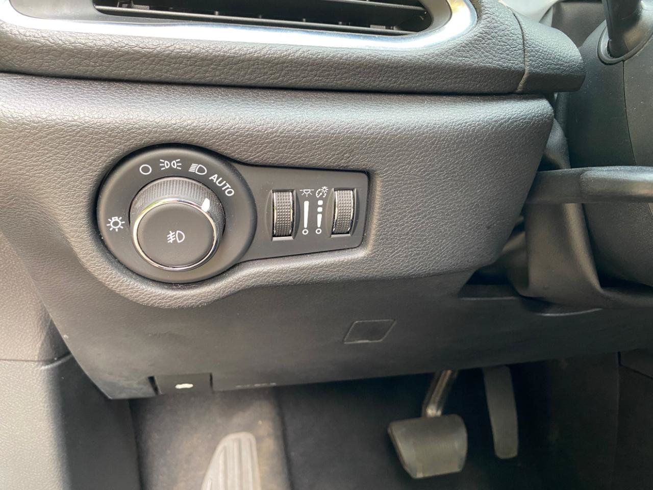 Used 2025 Chrysler Pacifica Limited FWD image 67