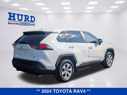 Used 2024 Toyota RAV4 LE AWD/4WD image 4