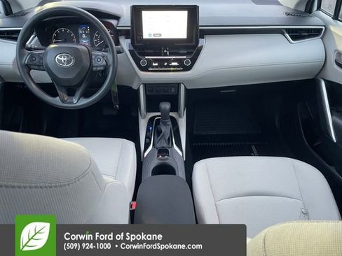 Used 2024 Toyota Corolla Cross L image 12
