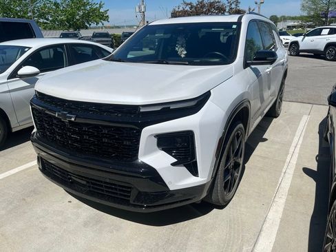 Used 2024 Chevrolet Traverse RS FWD image 5