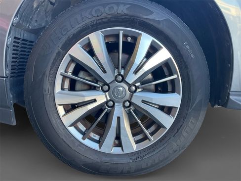 Used 2018 Nissan Pathfinder SL image 15