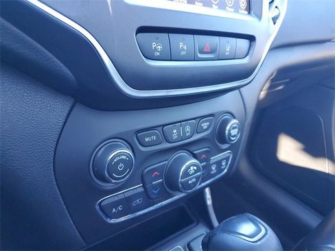 Used 2021 Jeep Cherokee Trailhawk w/ Sun, Sound & Nav Group image 26